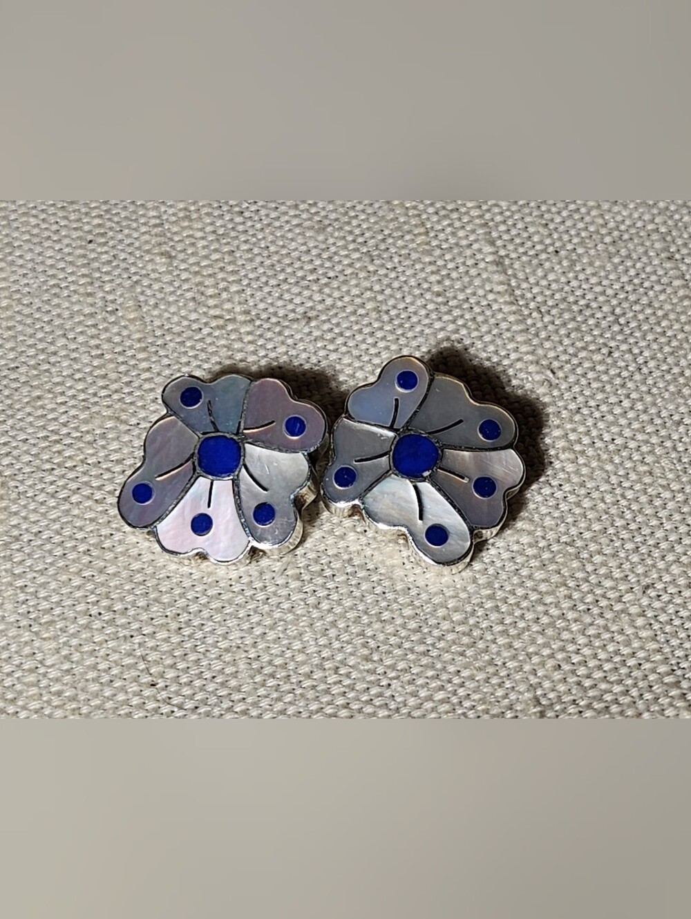 Vintage Signed Sonny Wallace Zuni Mother of Pearl Poppy Clip Earrings - Picture 2 of 11